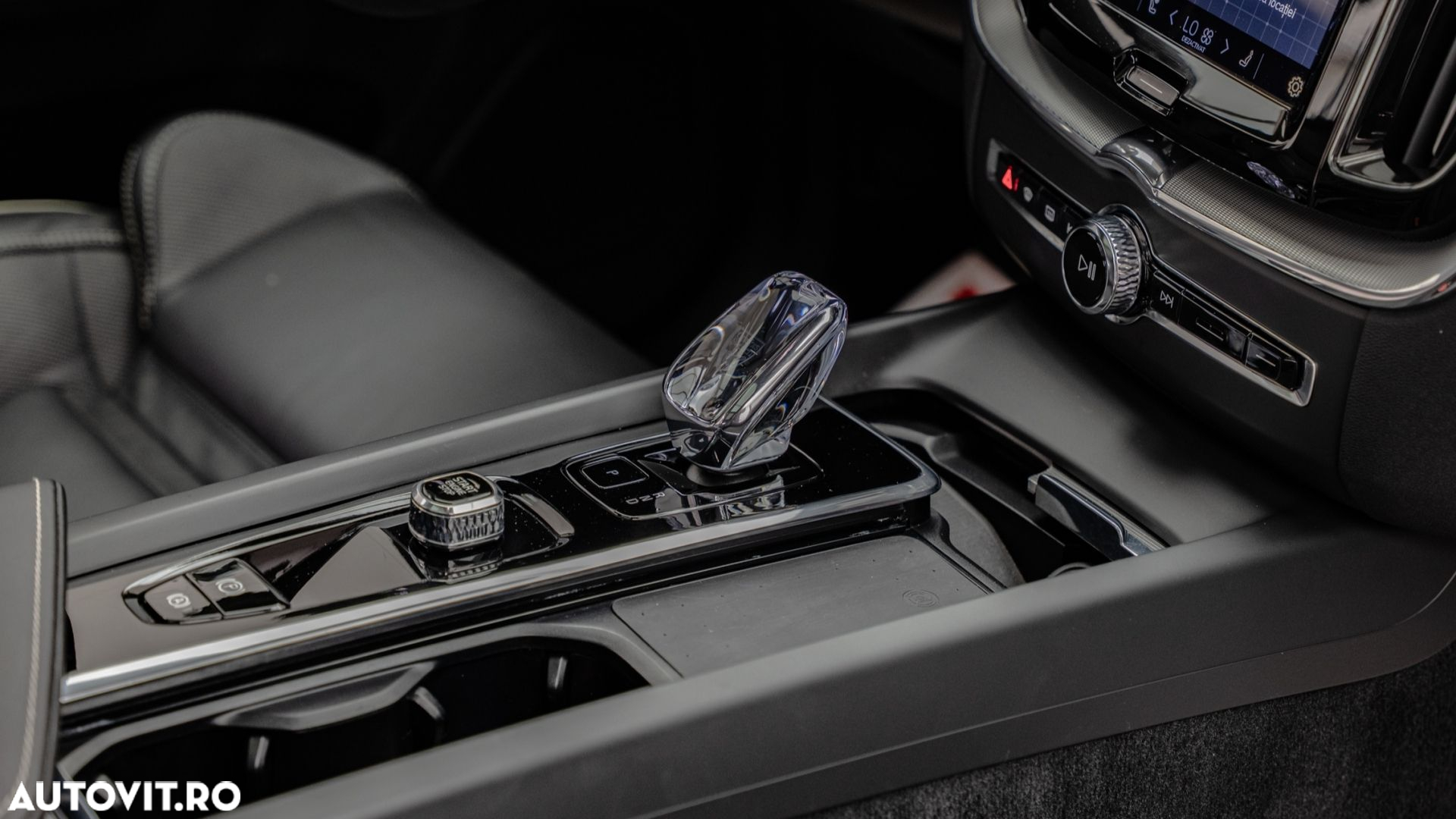 Volvo XC 60 B4 MHEV AT AWD Plus Dark - 20
