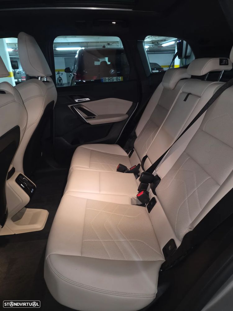 BMW iX1 eDrive20 Pack Desportivo M - 6