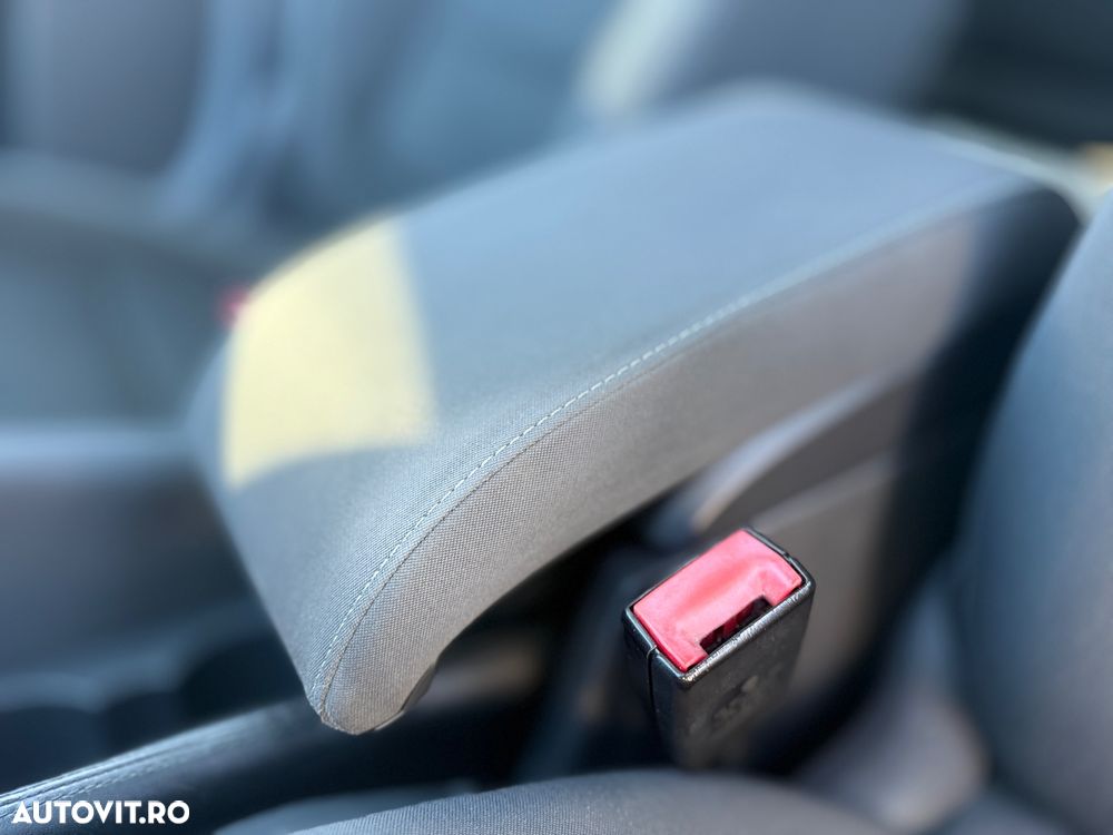 Volkswagen Touran 1.6 TDI DPF BlueMotion Technology DSG Comfortline - 21