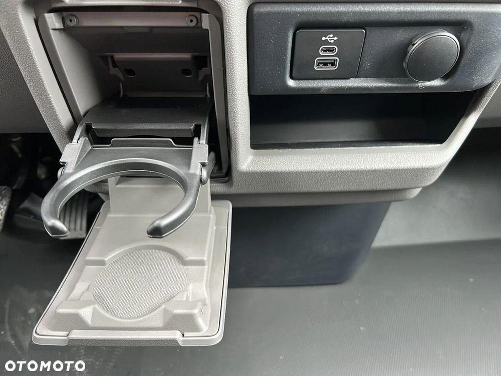 Volkswagen Caravelle - 34