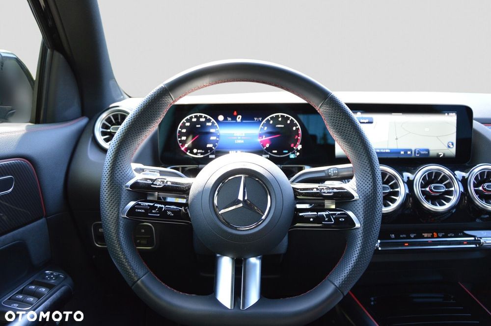 Mercedes-Benz GLA - 11
