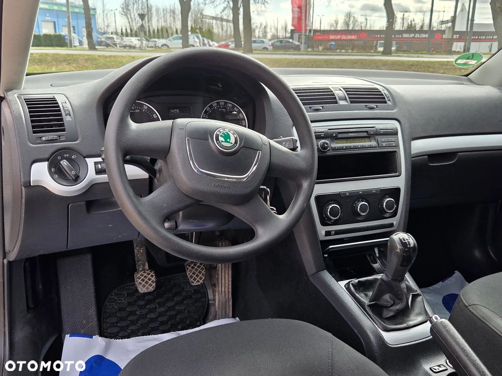 Skoda Octavia 1.6 Combi Classic - 22