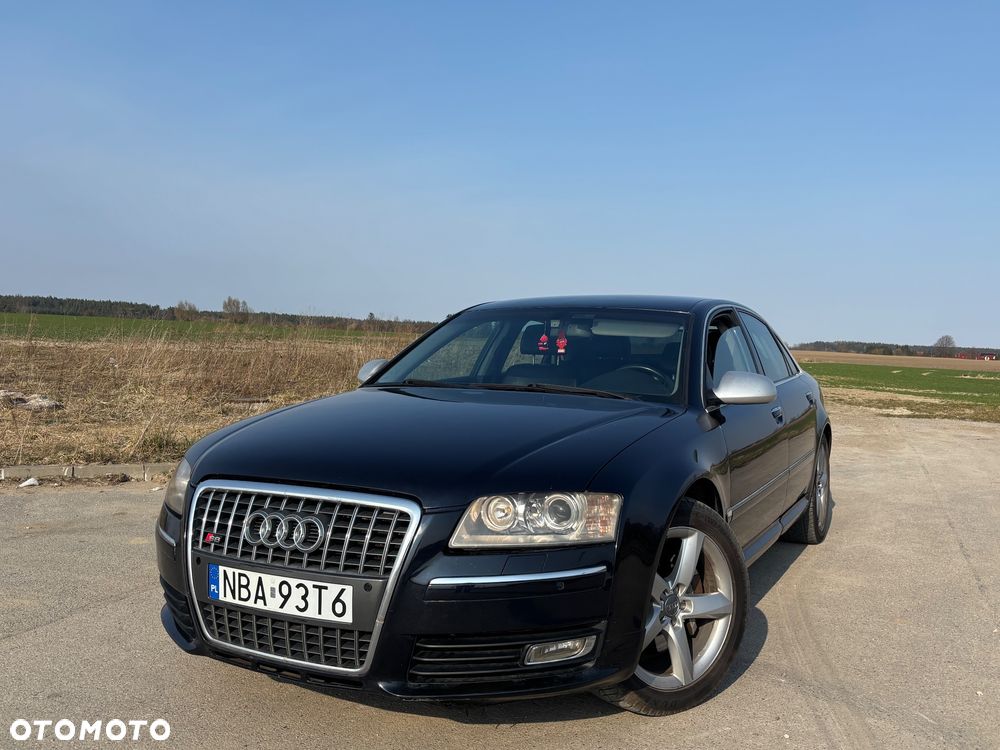 Audi A8 4.2 Quattro - 1