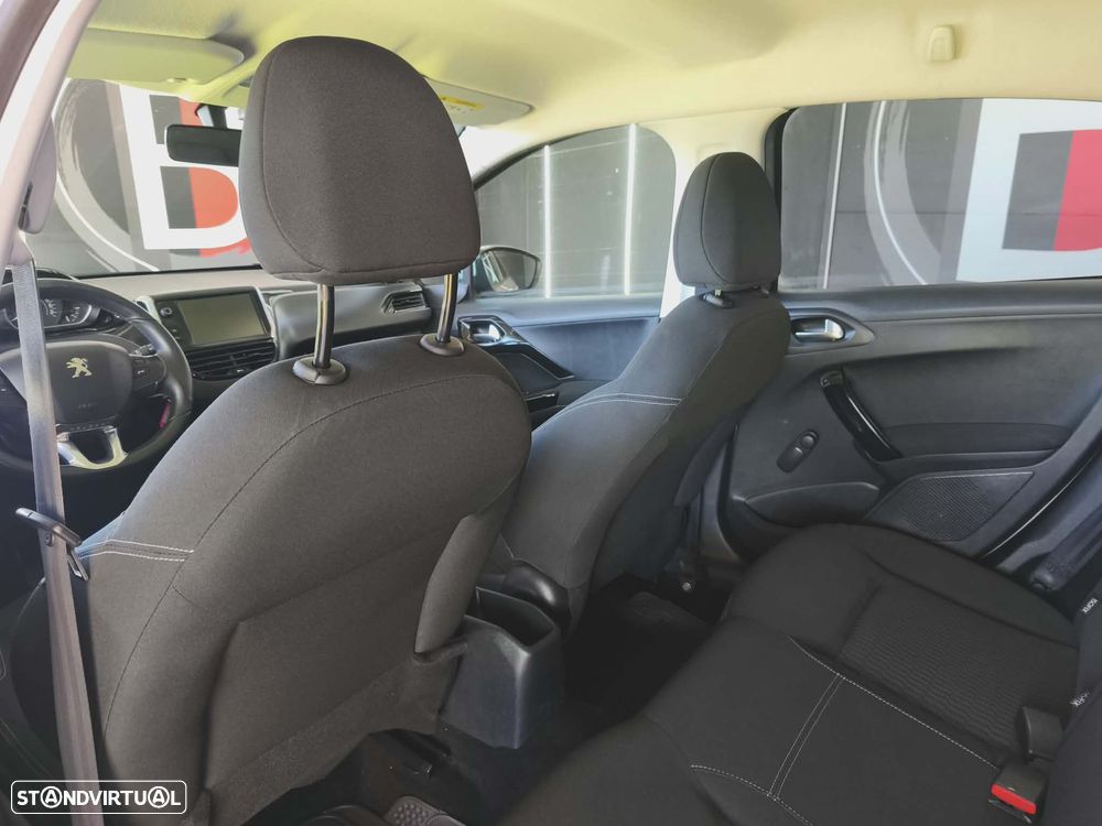 Peugeot 208 1.6 BlueHDi Style - 44