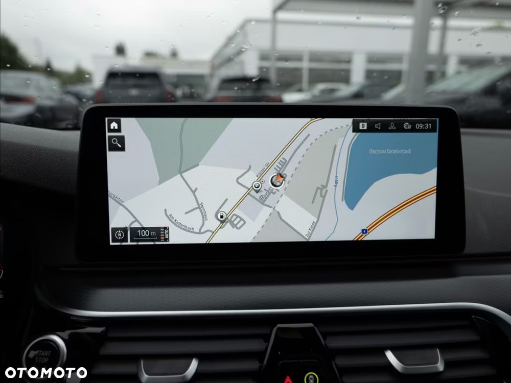 BMW Seria 5 540i xDrive - 15