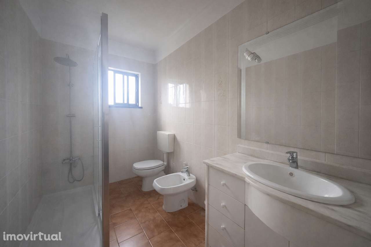 Moradia T10 multifuncional com espaço comercial | Estação a 2 minutos - Grande imagem: 4/48