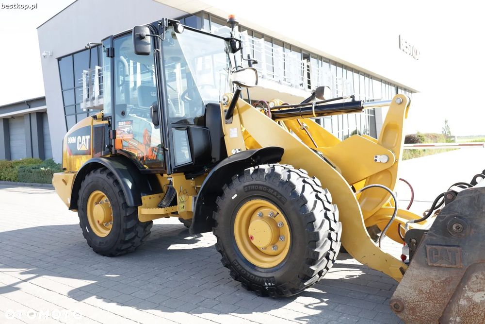 Caterpillar CAT 906M - 3
