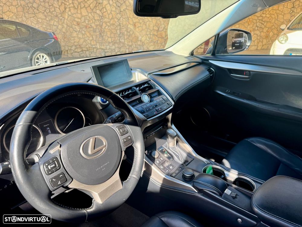 Lexus NX 300h Executive - 9
