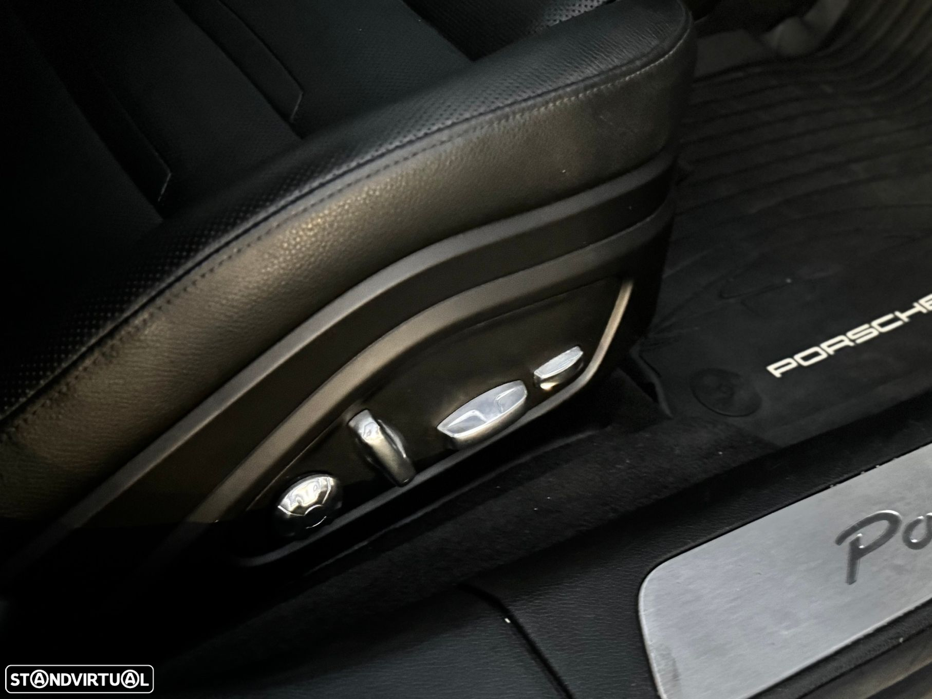 Porsche Panamera 4 Executive - 28