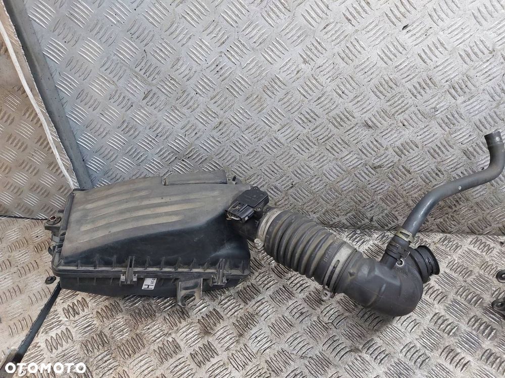 OBUDOWA FILTRA PRZEPŁYWOMIERZ RURA DOLOT MAZDA 626 V GF 2.0 D - 1