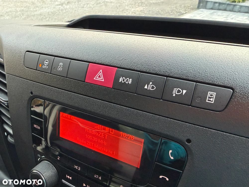 Iveco 72C18 Kontener + Winda BAR 1T / Kontener 5.35m x 2.24m x 2.3m / Bogate wyposażenie / UDT do 05.2028 / Salon PL / Zadbany od 1wł / Rozstaw osi 4.75m / FV23% - 34