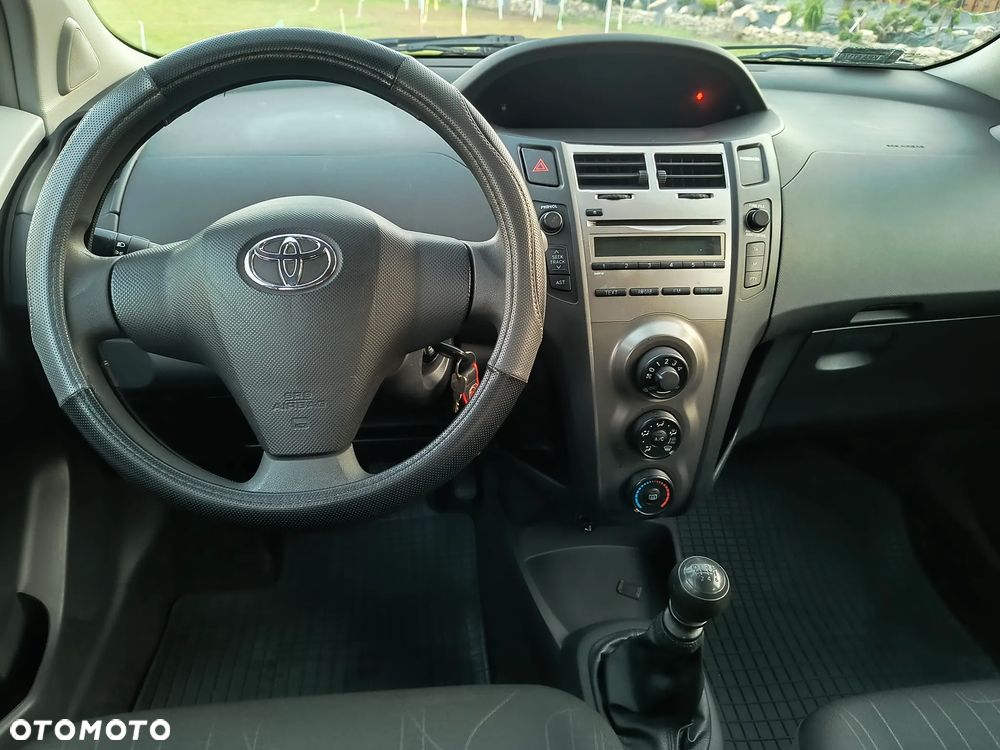 Toyota Yaris 1.33 Luna - 22