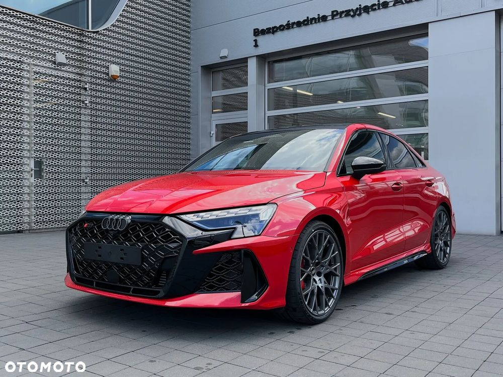 Audi RS3 Limousine - 1