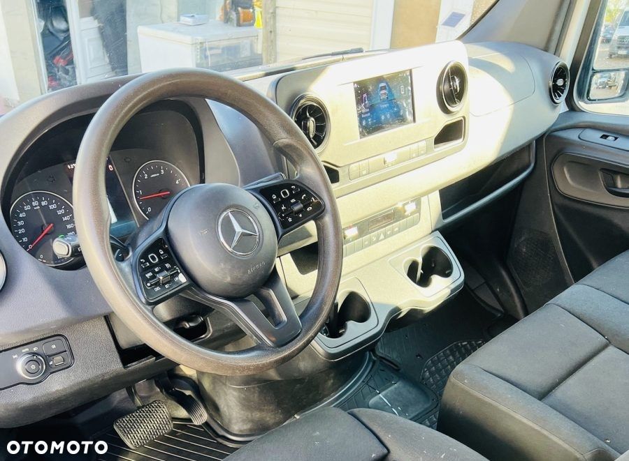 Mercedes-Benz Sprinter 319 - 8
