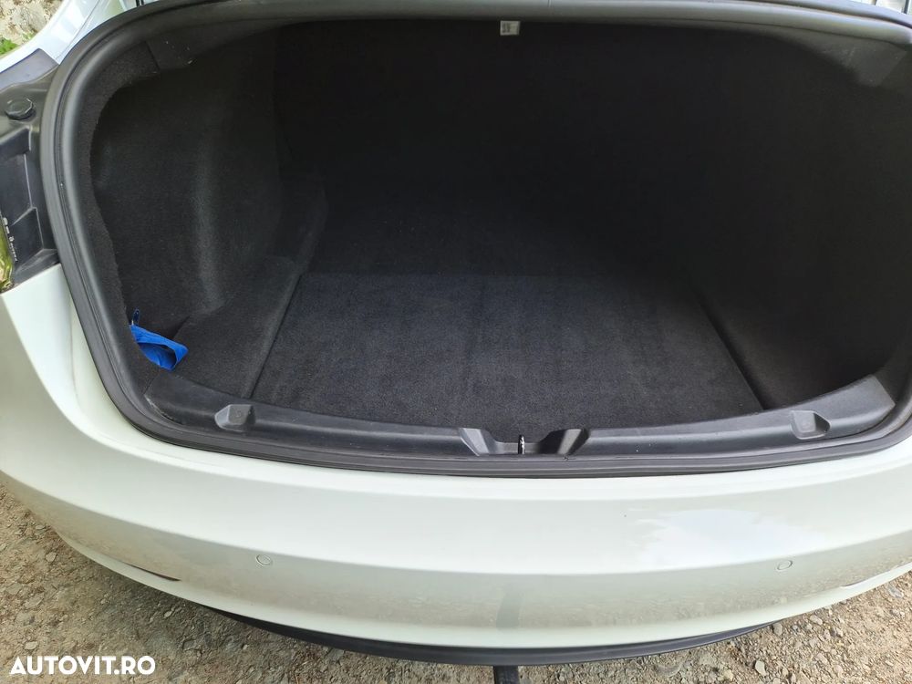 Tesla Model 3 - 40