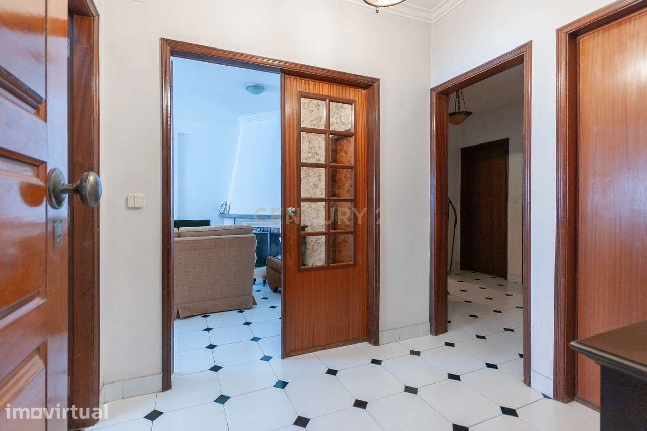 T2+1 Duplex com Garagem em Carcavelos - Grande imagem: 5/39