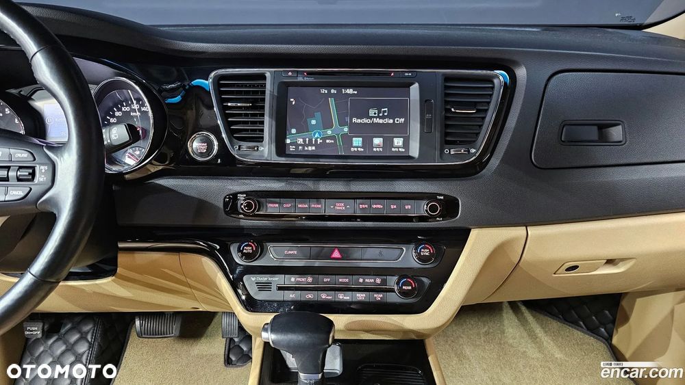Kia Carnival - 11