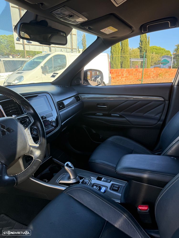 Mitsubishi Outlander 2.4 Instyle - 21
