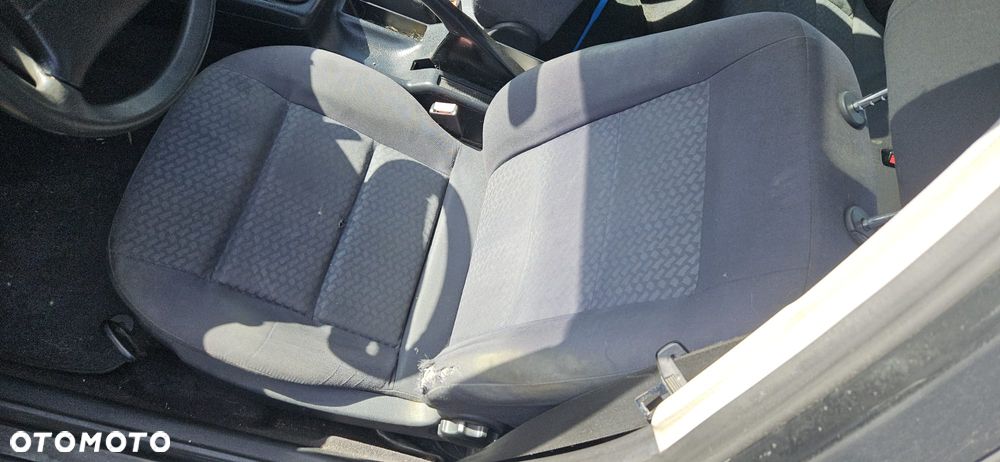 AUDI A4 B5 1.6 ADP 94- 99 - SCHOWEK PASAŻERA - 19
