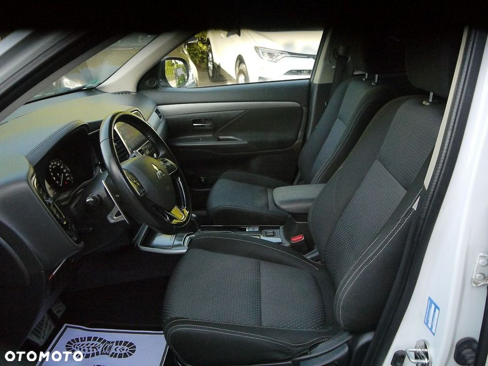 Mitsubishi Outlander 2.2 DI-D 4WD Automatik Diamant Edition+ - 32