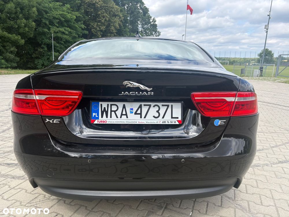 Jaguar XE 2.0 D R-Sport - 7