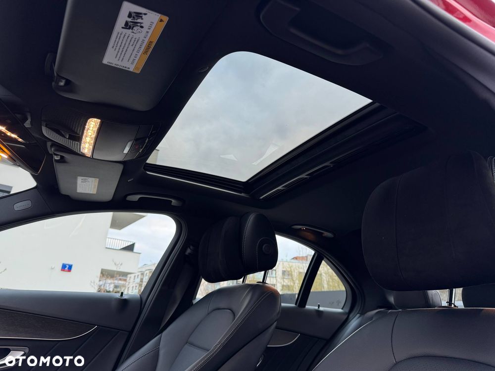 Mercedes-Benz Klasa C 300 4Matic 9G-TRONIC AMG Line - 10