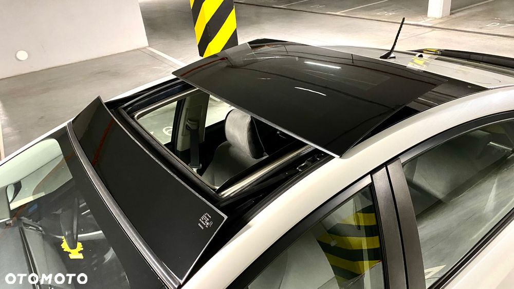 Toyota Prius (Hybrid) Life - 8