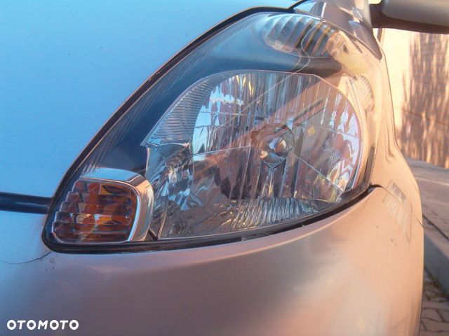 Daihatsu Sirion - 10
