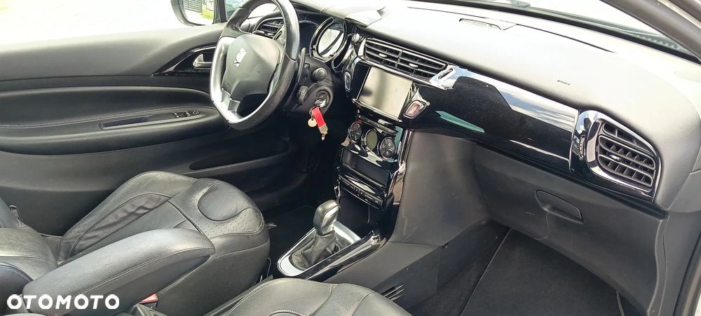 Citroën DS3 PureTech 110 Start & Stop EAT6 SportChic - 16