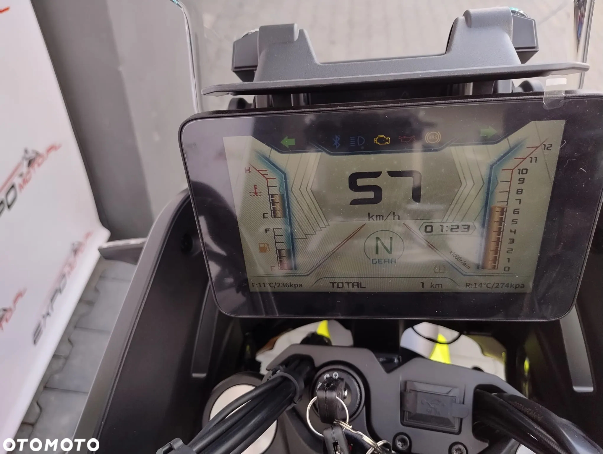 QJMOTOR SVT 650 - 16