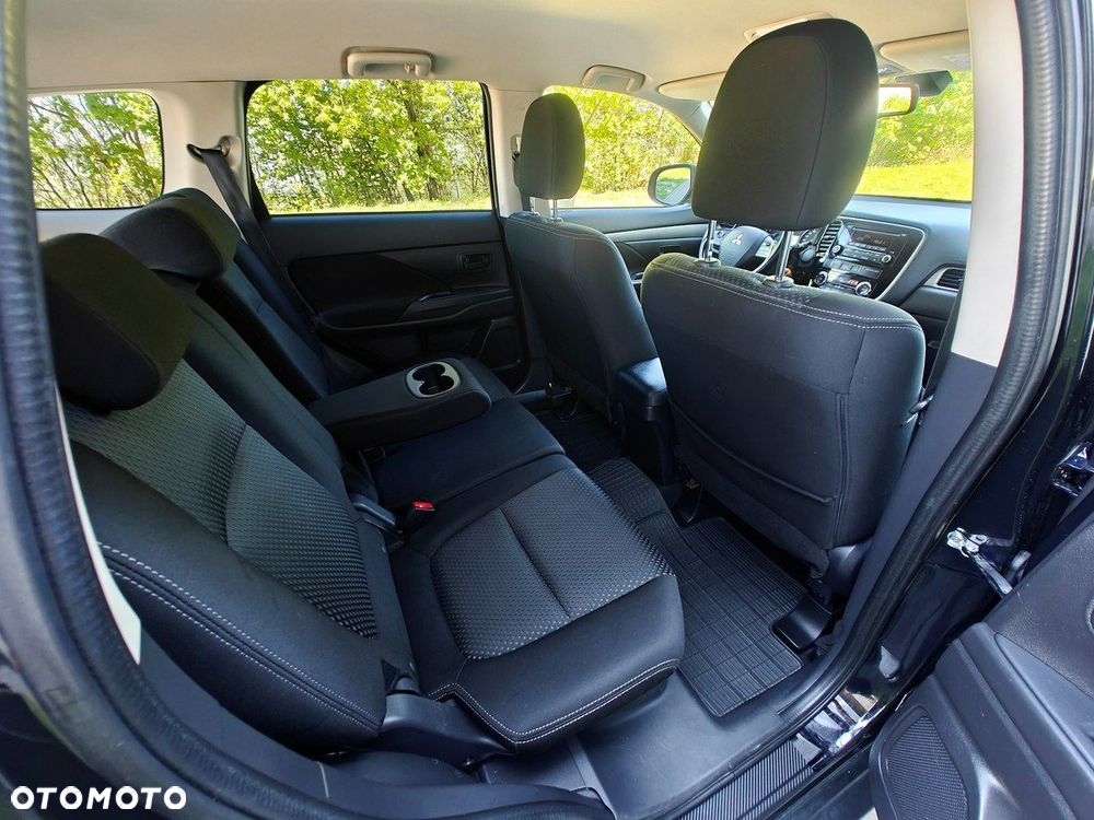 Mitsubishi Outlander - 12