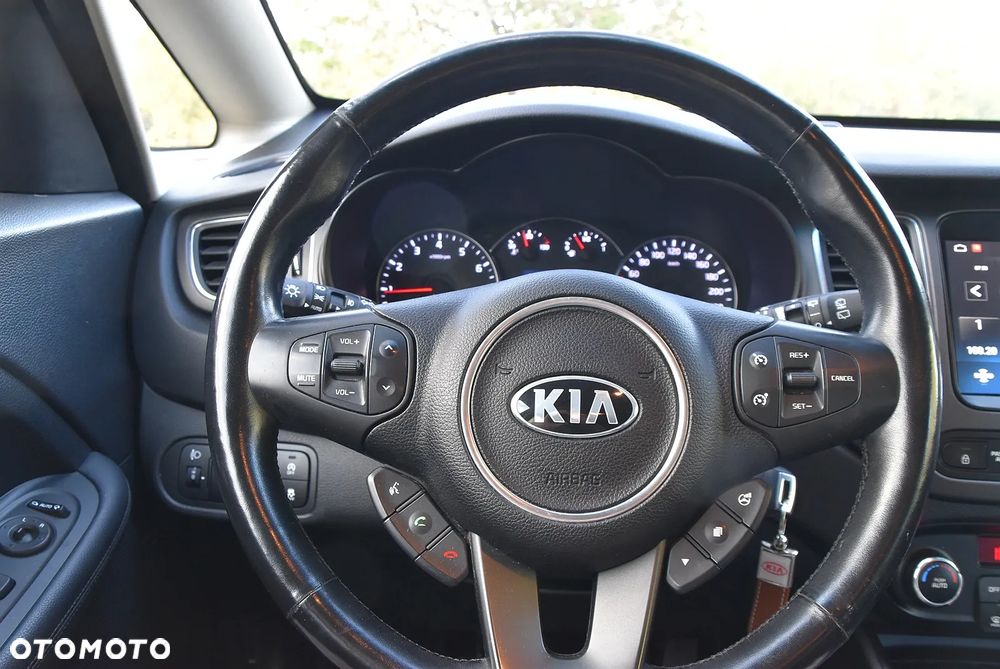 Kia Carens - 23