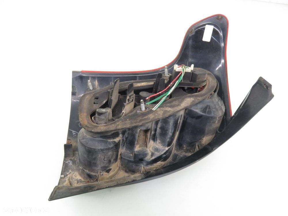 LAMPA PRAWA TYLNA TOYOTA AVENSIS II Kombi (T25) - 7