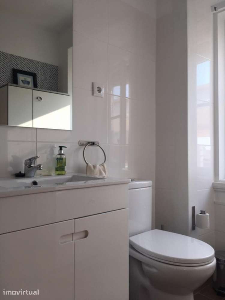 Quarto - localizado em Baixa Coimbra - Grande imagem: 5/12