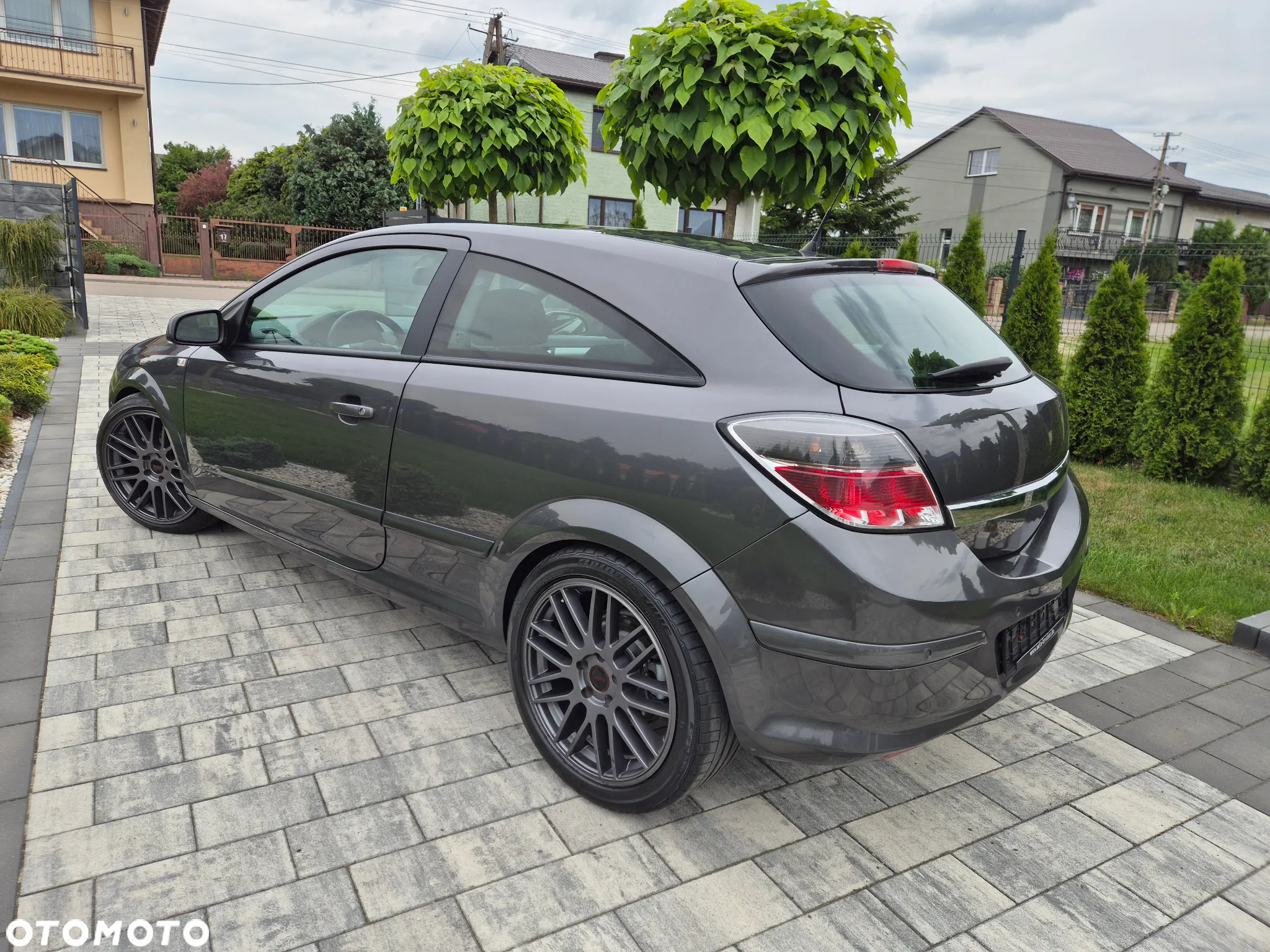 Opel Astra GTC 1.6 - 13