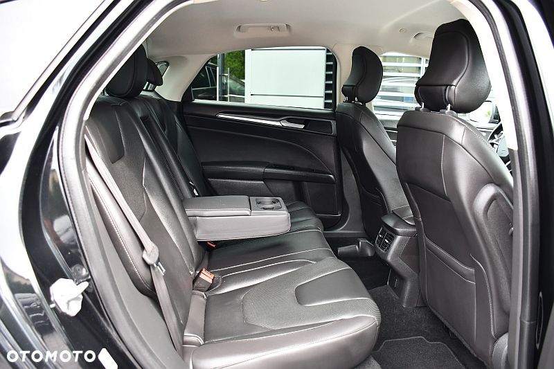 Ford Mondeo 2.0 Hybrid Titanium - 24