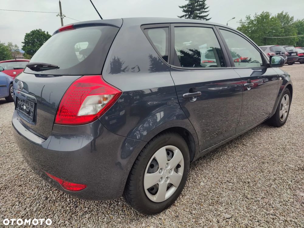 Kia Ceed - 22