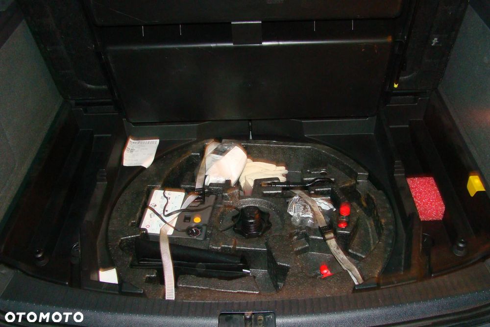 Volkswagen Touran 1.6 TDI DPF Life - 12