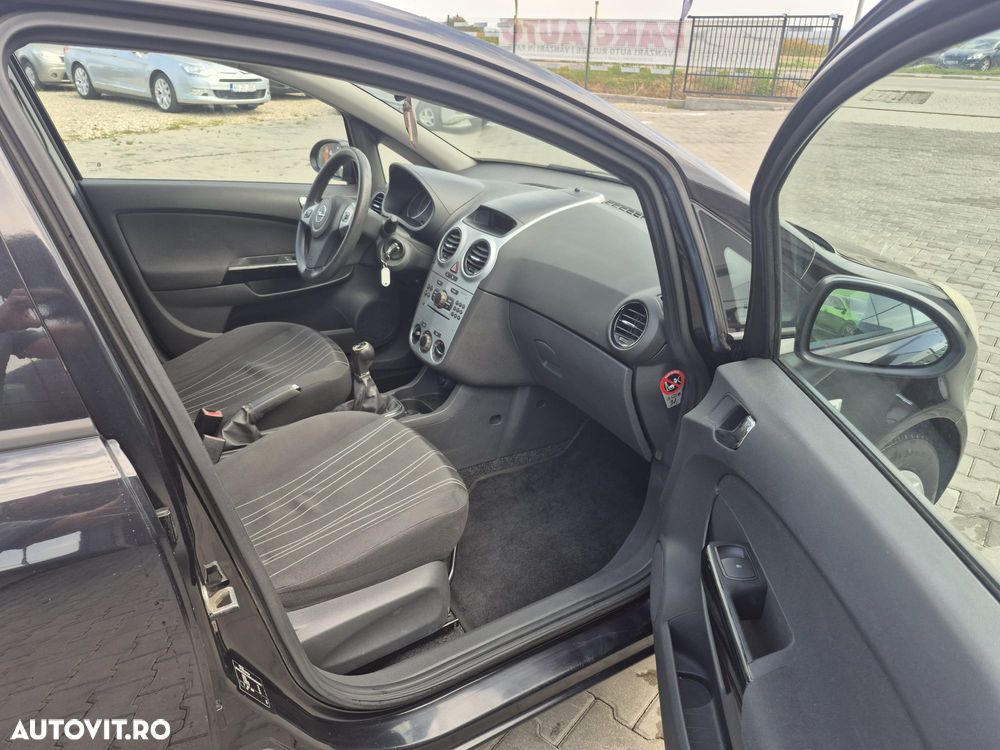 Opel Corsa 1.2i Cosmo - 6