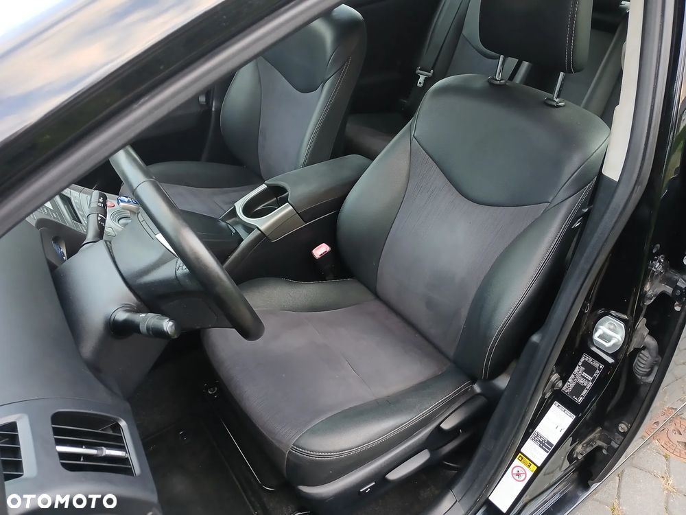 Toyota Prius (Hybrid) Executive - 19