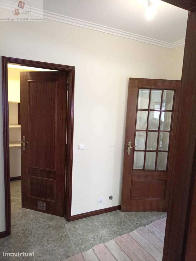 Apartamento T2 com garagem individual - Grande imagem: 2/9