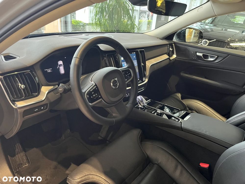 Volvo V60 T6 AWD Plug-In Hybrid Plus Dark - 8