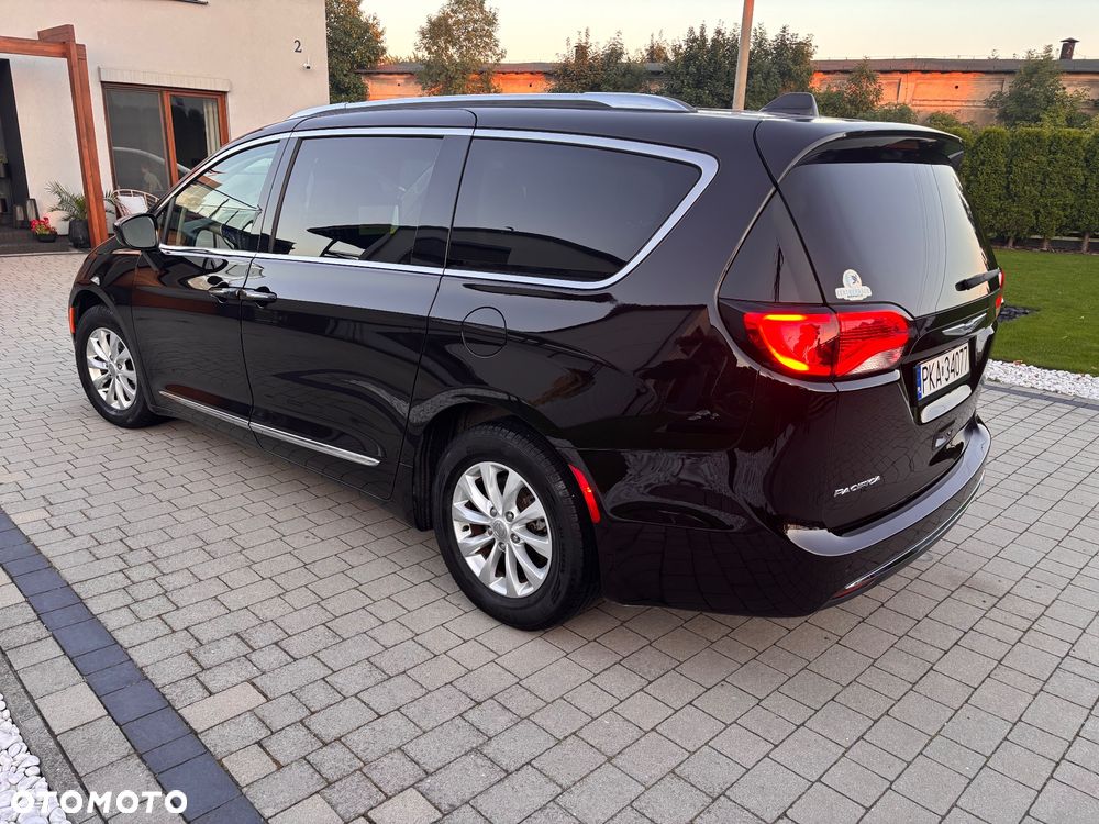 Chrysler Pacifica - 7