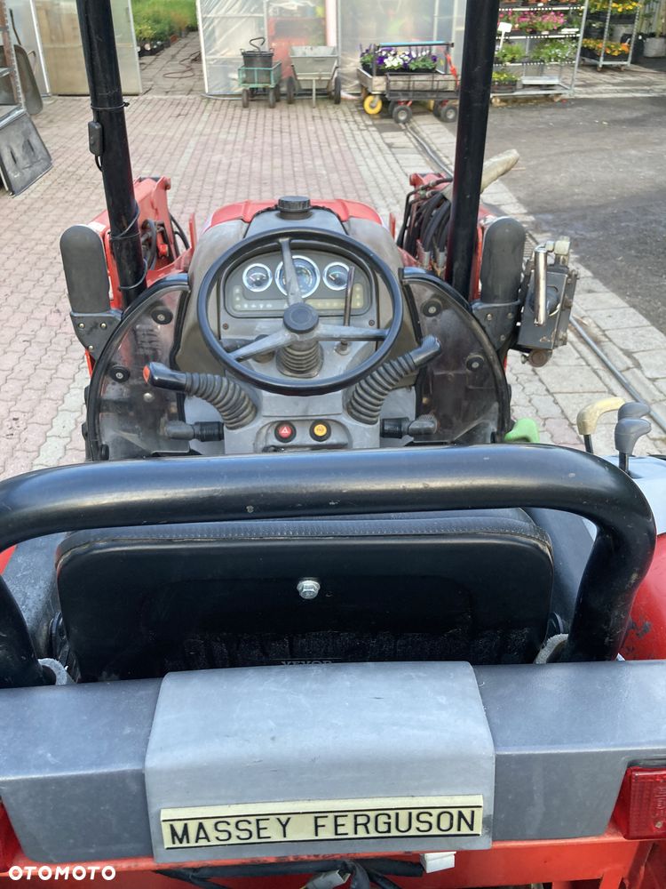 Massey Ferguson MF 2415 - 6