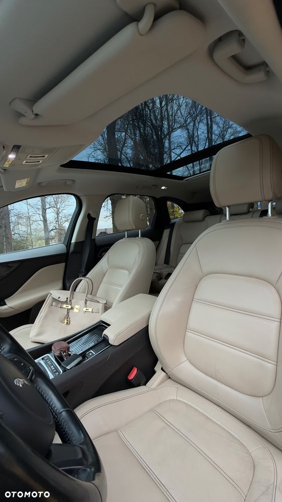 Jaguar F-Pace 20d AWD Chequered Flag - 22