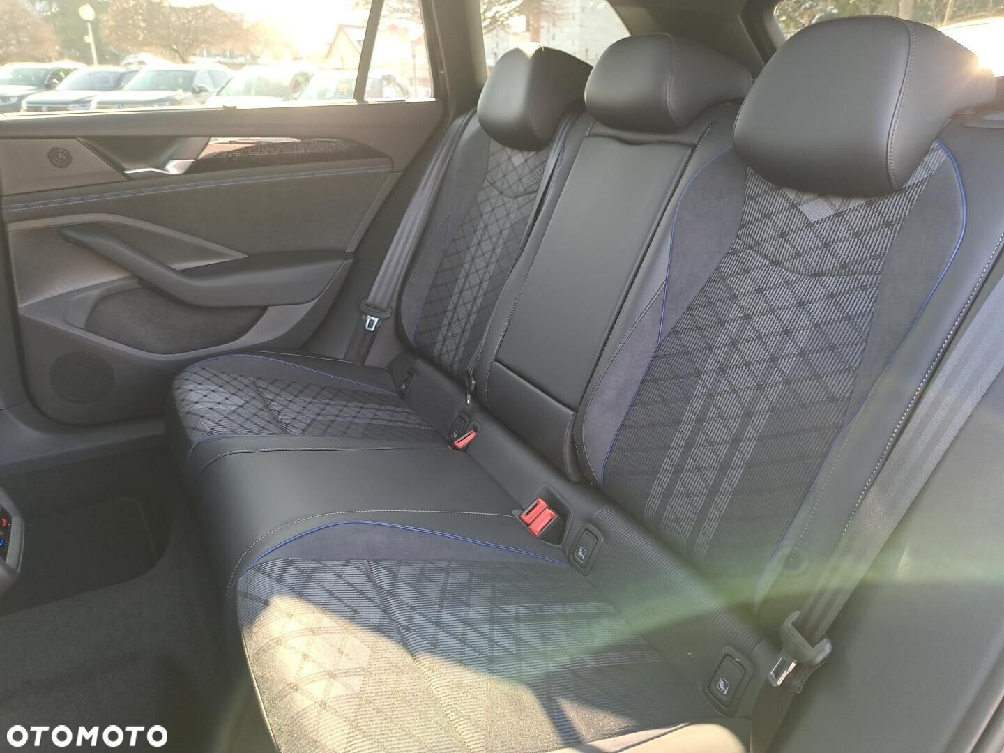 Volkswagen Passat - 16