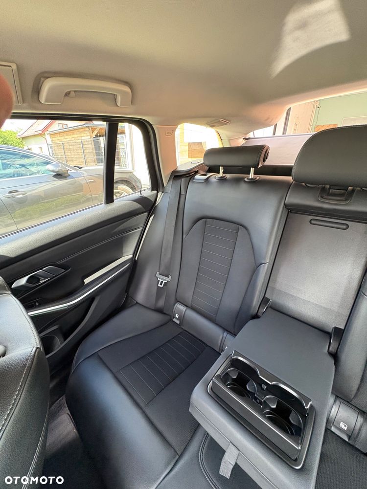 BMW Seria 3 320d Sport Line Shadow - 24