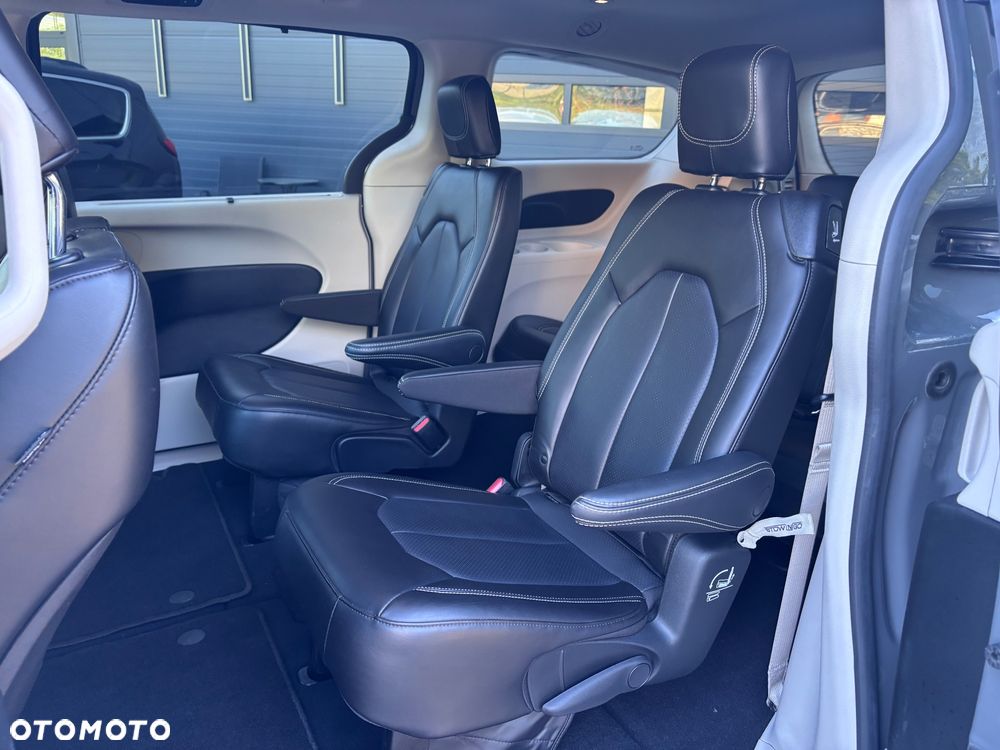 Chrysler Pacifica - 19