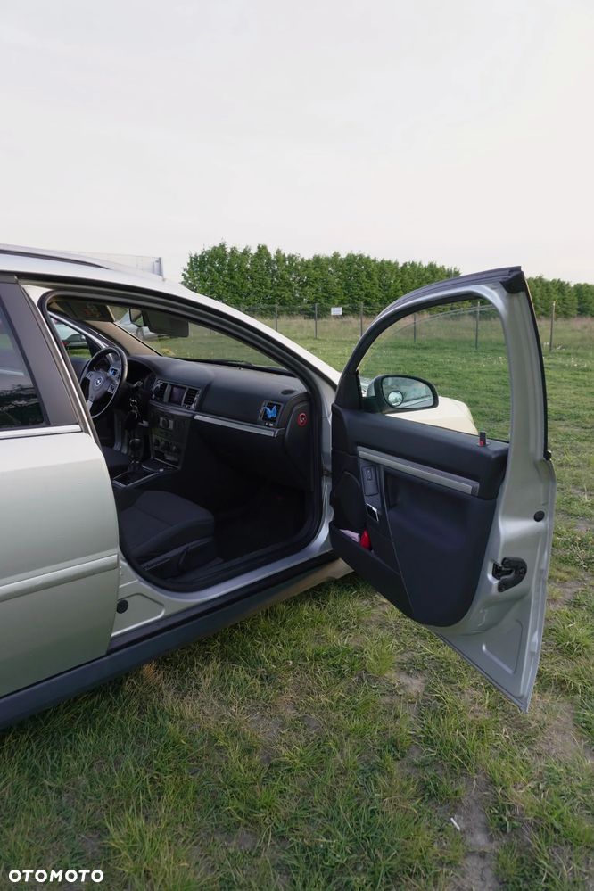Opel Vectra 1.9 CDTI Cosmo - 19