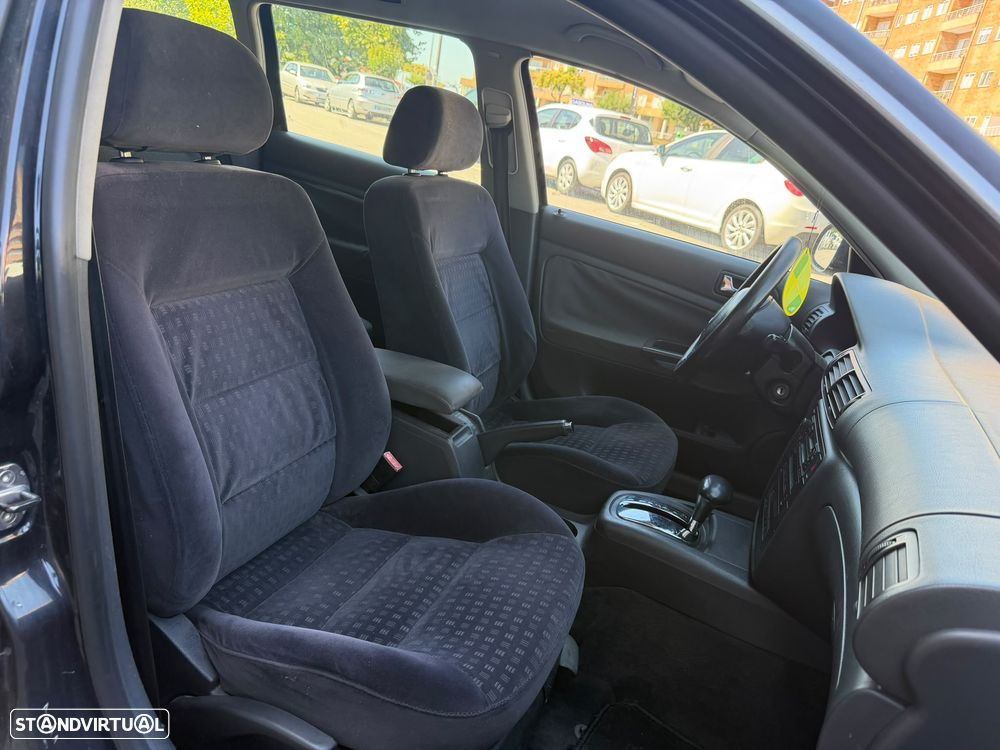 VW Passat 1.9 TDi Confortline Tip - 11